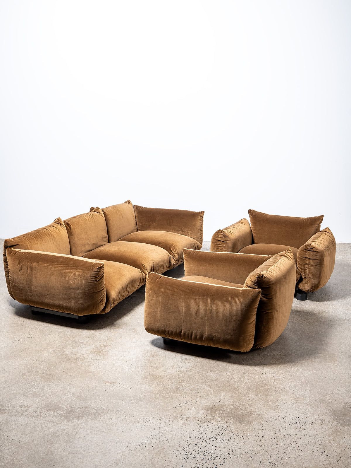 Minosé cloud velvet lounge chair
