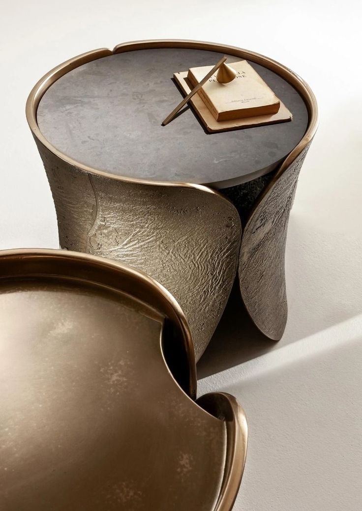 Minosé terra sculpt side table